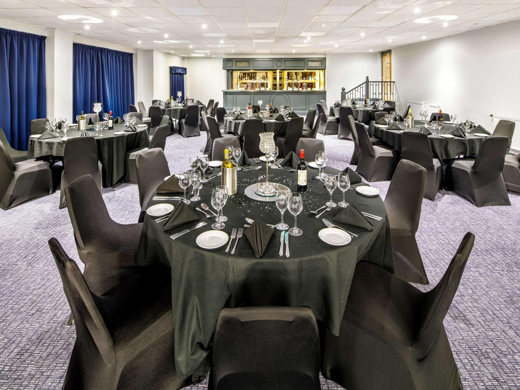 Mercure Cardiff North Hotel Exterior photo