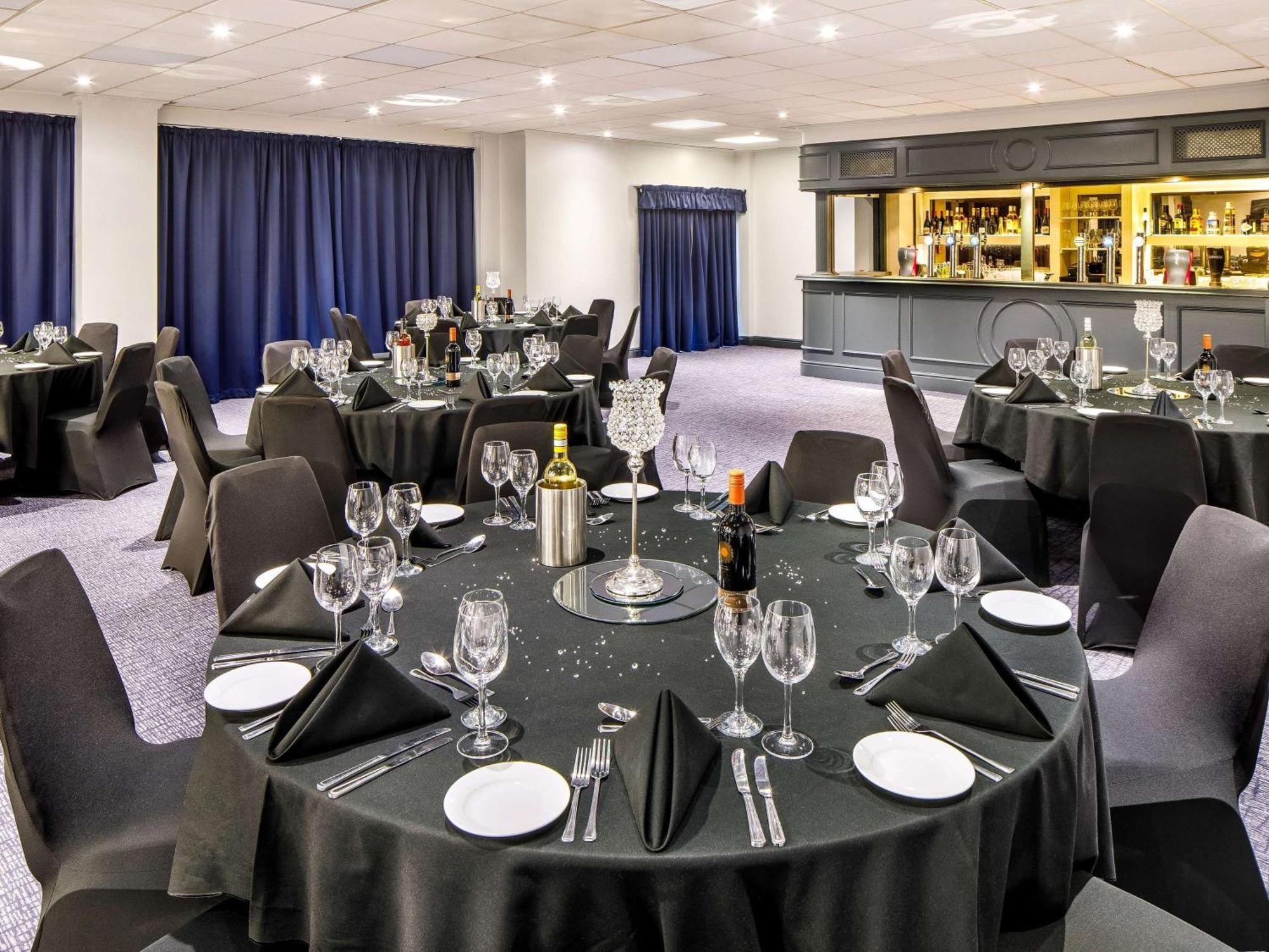 Mercure Cardiff North Hotel Exterior photo