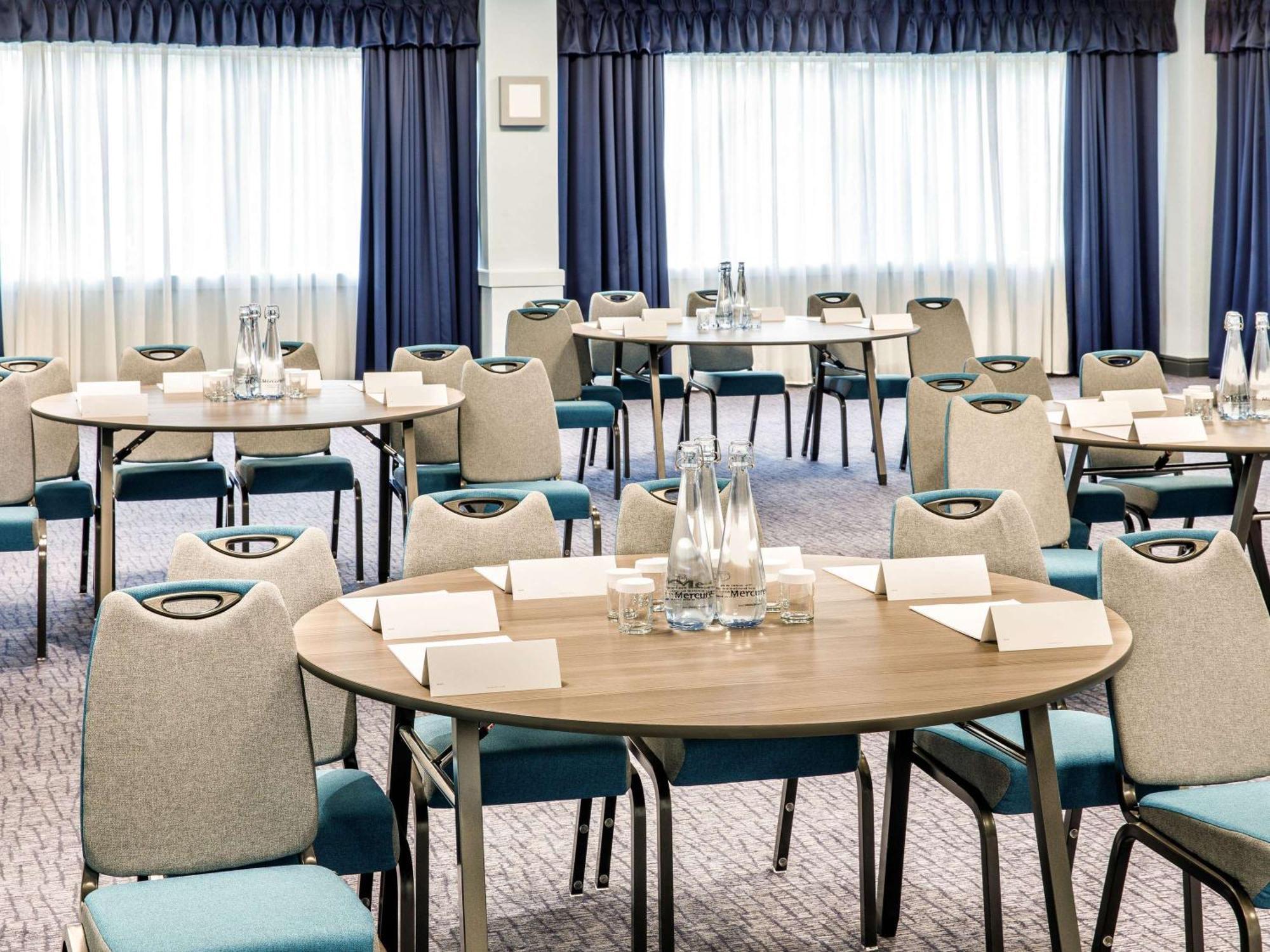 Mercure Cardiff North Hotel Exterior photo