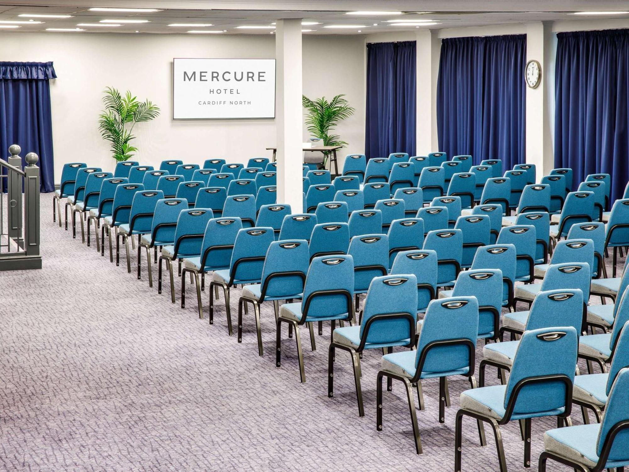 Mercure Cardiff North Hotel Exterior photo