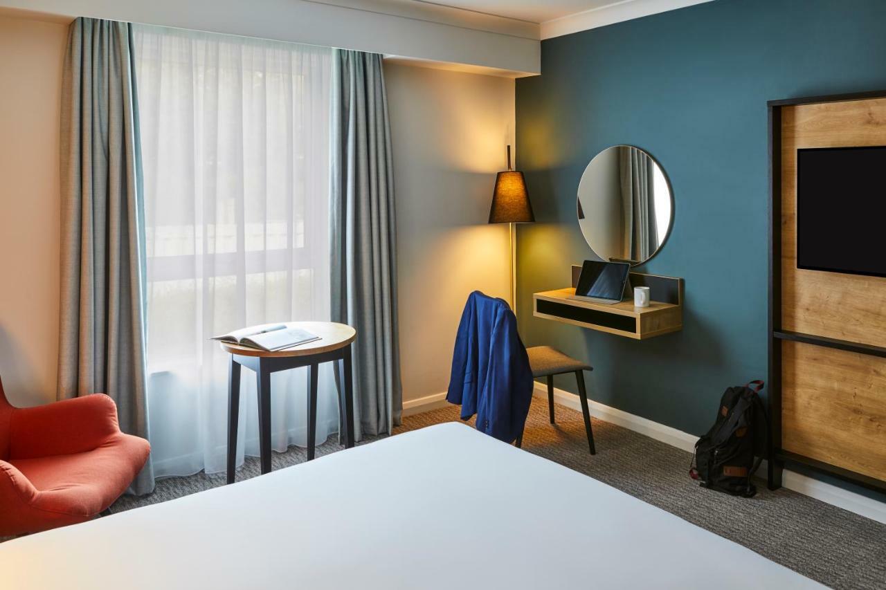 Mercure Cardiff North Hotel Exterior photo